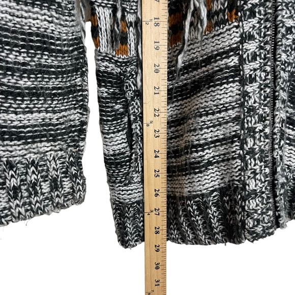 VOLCOM Women’s Gray Tribal Knit Cardigan Hoodie Size XS Aztec Boho Fringe Zip Up - Picture 3 of 7